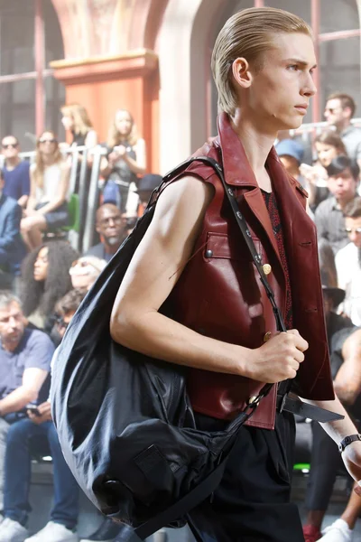 Look 7
